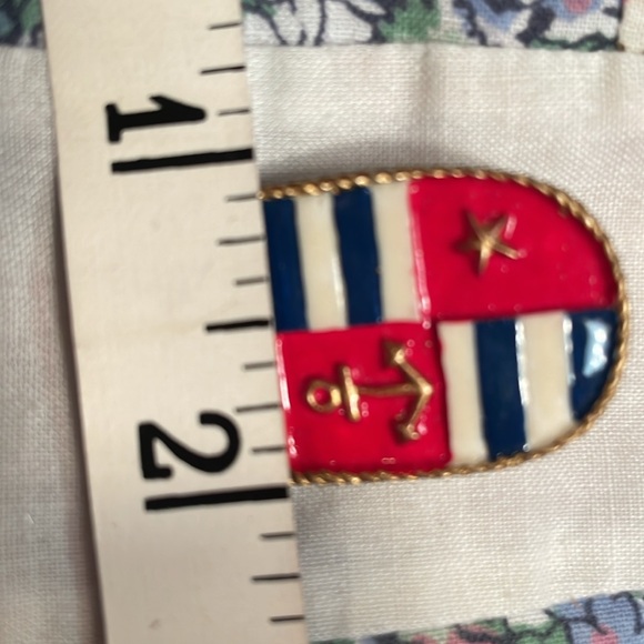 Red,white & blue shield shape clip on vintage earrings handmade painted ceramic - Picture 6 of 6